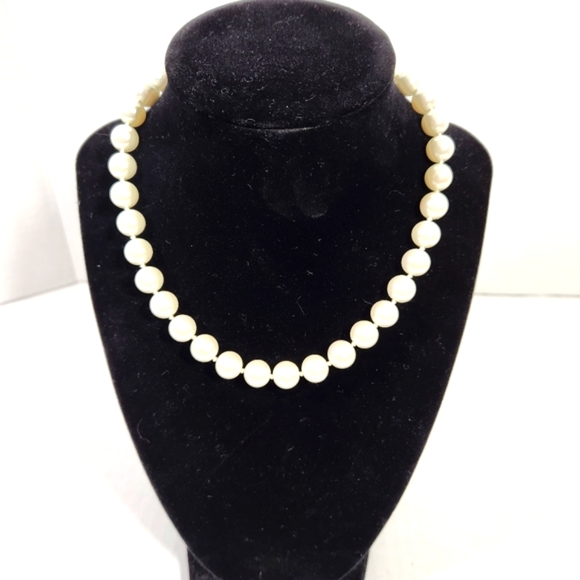 Lauren Ralph Lauren Jewelry - Authentic lauren ralph lauren pearl necklace 10in aprox vintage